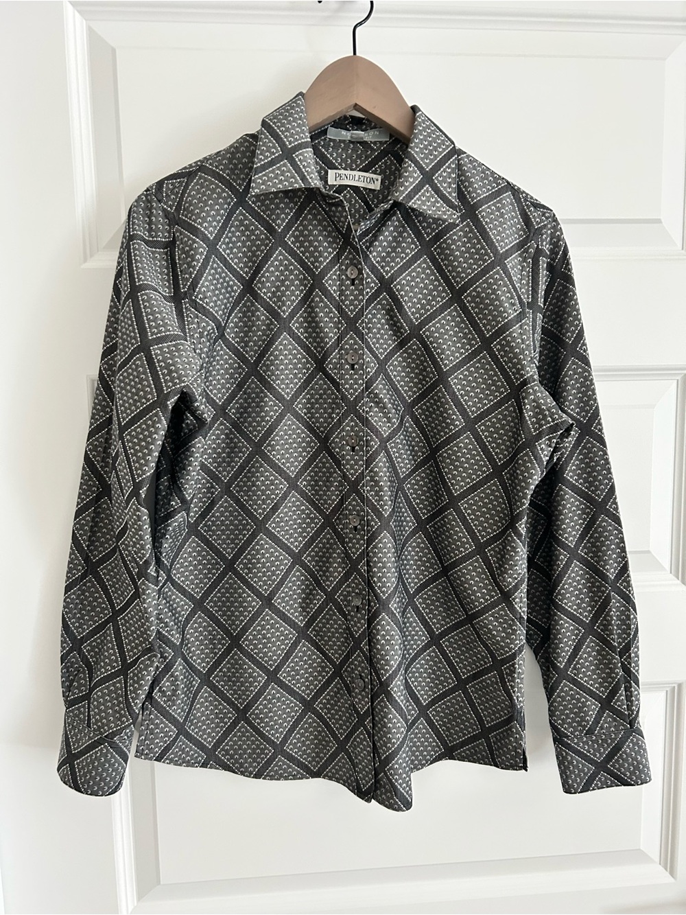 Pendleton Non Iron Career Shirt Gray Diamond Print Size 6